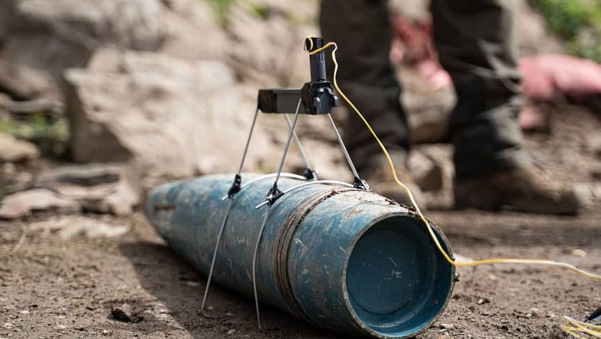 Dioplex EOD being used with a stand off in EOD training