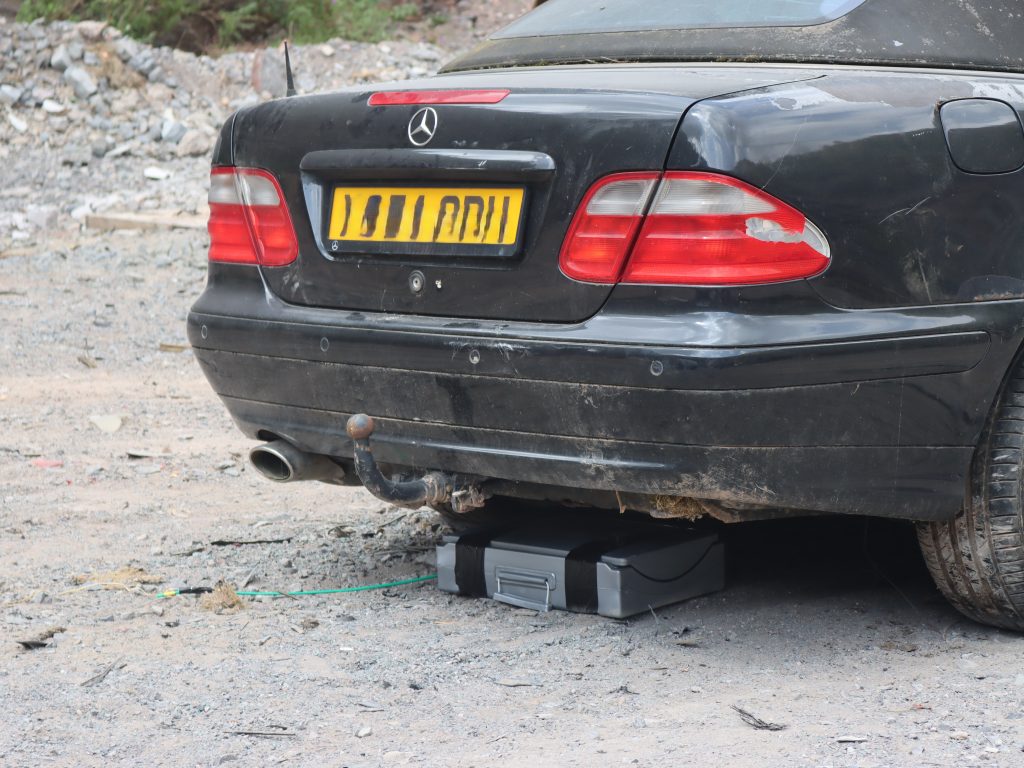 Bootbanger in position beneath a car boot